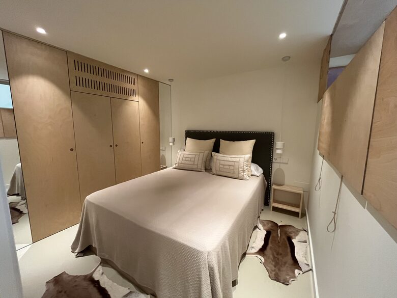 Contemporary Apartment Framed by Lush Gardens - El Puerto de Santa María, Spain