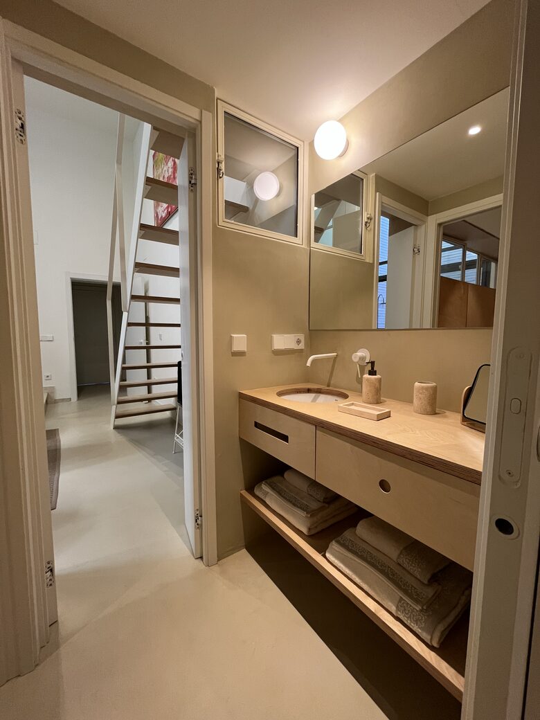 Contemporary Apartment Framed by Lush Gardens - El Puerto de Santa María, Spain