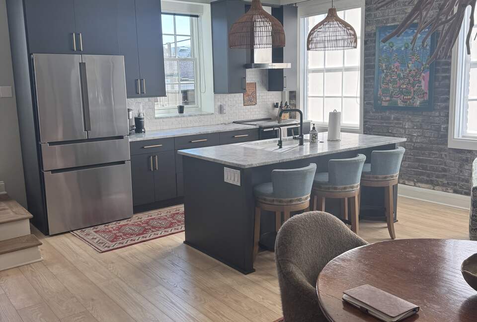 Charming Urban Escape With Rooftop Lounge in the Heart of Downtown - Charleston, South Carolina