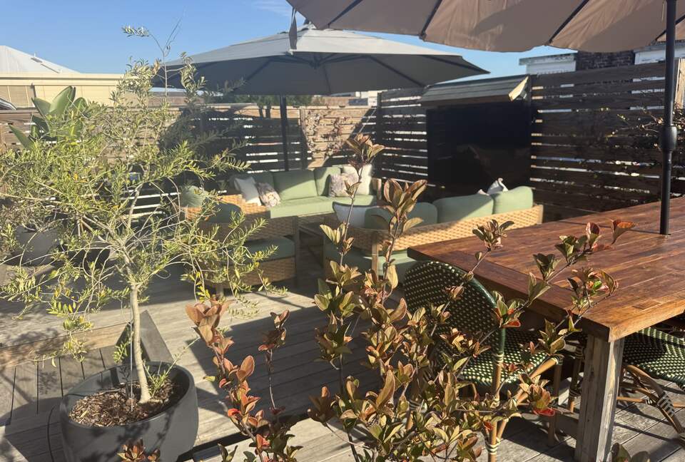 Charming Urban Escape With Rooftop Lounge in the Heart of Downtown - Charleston, South Carolina