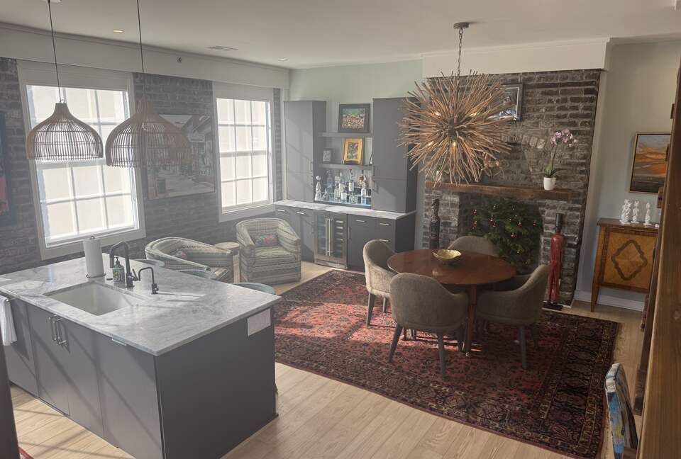 Charming Urban Escape With Rooftop Lounge in the Heart of Downtown - Charleston, South Carolina