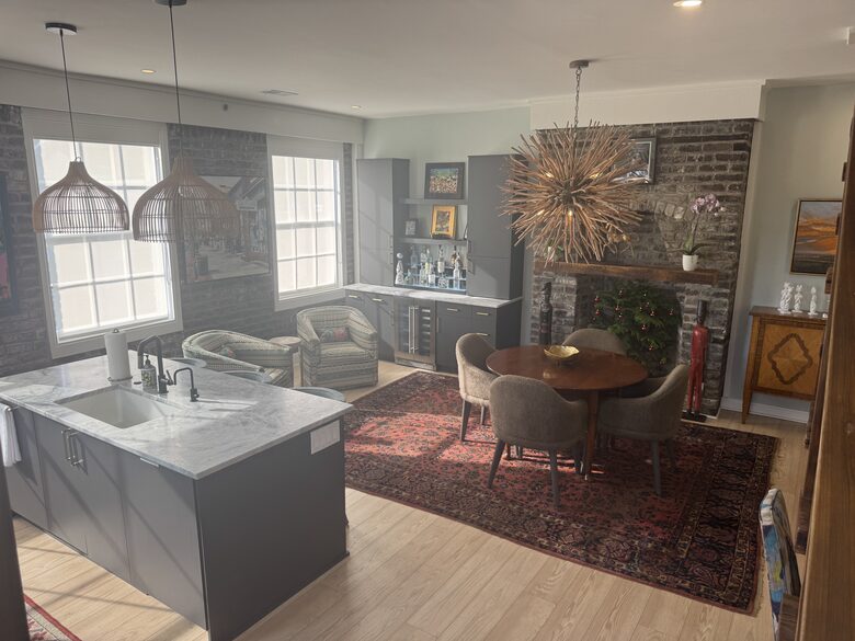 Charming Urban Escape With Rooftop Lounge in the Heart of Downtown - Charleston, South Carolina