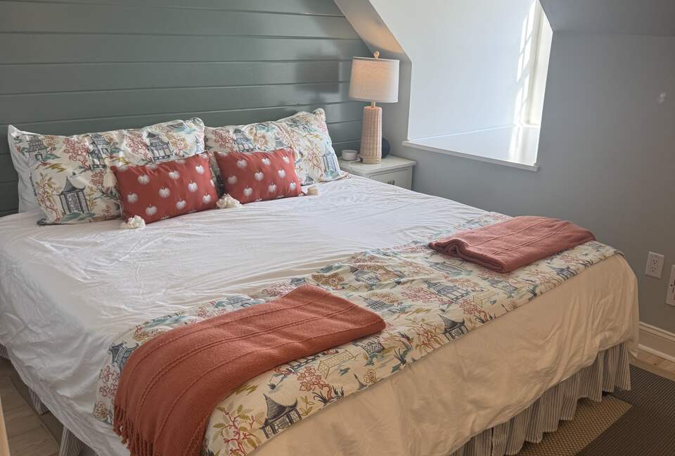 Charming Urban Escape With Rooftop Lounge in the Heart of Downtown - Charleston, South Carolina