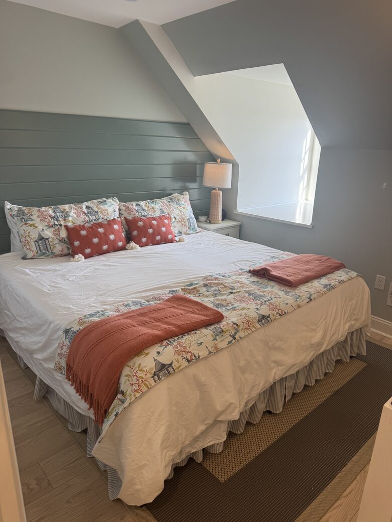 Charming Urban Escape With Rooftop Lounge in the Heart of Downtown - Charleston, South Carolina