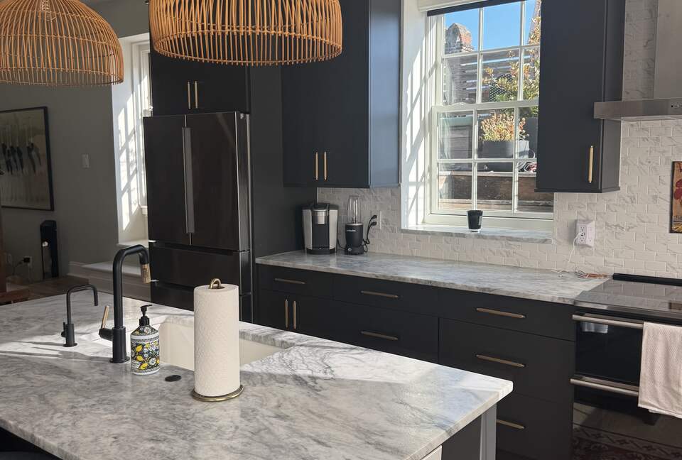 Charming Urban Escape With Rooftop Lounge in the Heart of Downtown - Charleston, South Carolina