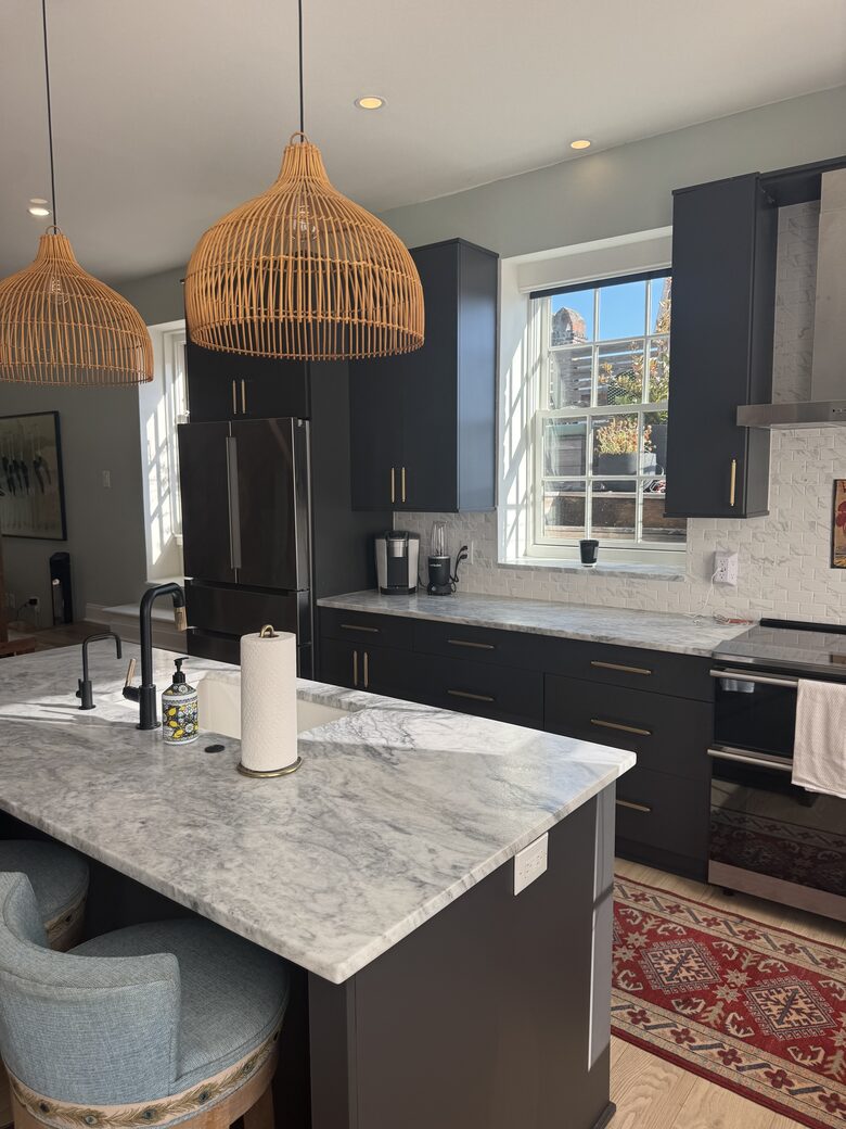 Charming Urban Escape With Rooftop Lounge in the Heart of Downtown - Charleston, South Carolina