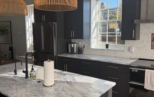 Charming Urban Escape With Rooftop Lounge in the Heart of Downtown - Charleston, South Carolina