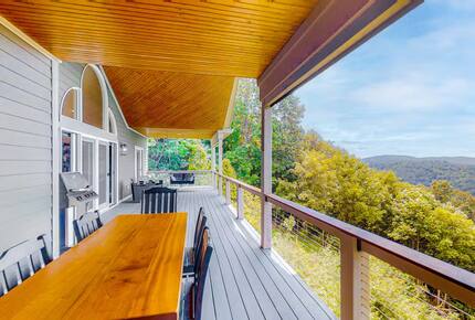 Top deck is extremely large.  Views are entertaining