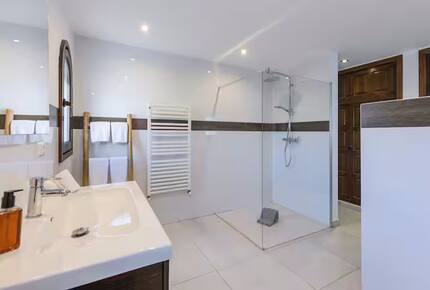 Refined Mediterranean Living Near Montgó - Jávea, Spain