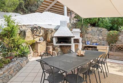 Timeless Seafront Hideaway in Torre delle Stelle - Torre Delle Stelle, Italy