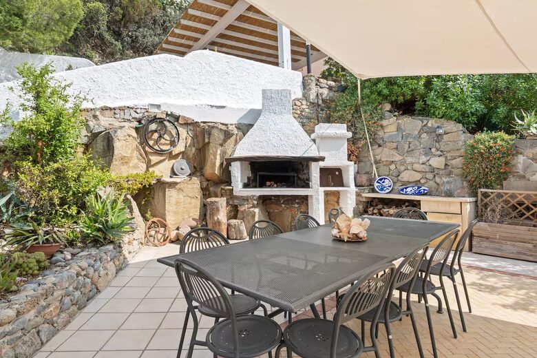 Timeless Seafront Hideaway in Torre delle Stelle - Torre Delle Stelle, Italy