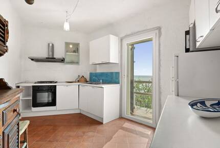 Timeless Seafront Hideaway in Torre delle Stelle - Torre Delle Stelle, Italy