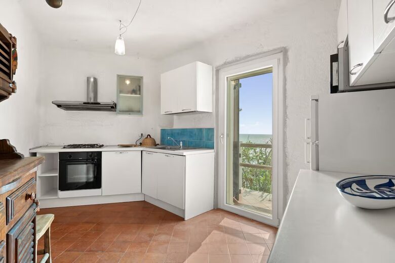 Timeless Seafront Hideaway in Torre delle Stelle - Torre Delle Stelle, Italy