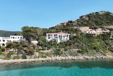 Timeless Seafront Hideaway in Torre delle Stelle - Torre Delle Stelle, Italy