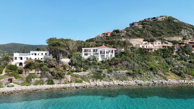 Timeless Seafront Hideaway in Torre delle Stelle - Torre Delle Stelle, Italy