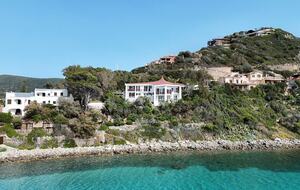 Timeless Seafront Hideaway in Torre delle Stelle - Torre Delle Stelle, Italy