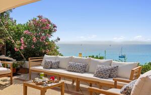 Timeless Seafront Hideaway in Torre delle Stelle - Torre Delle Stelle, Italy