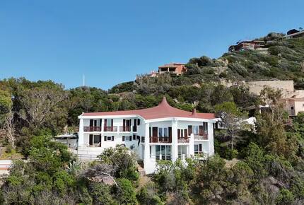 Timeless Seafront Hideaway in Torre delle Stelle - Torre Delle Stelle, Italy