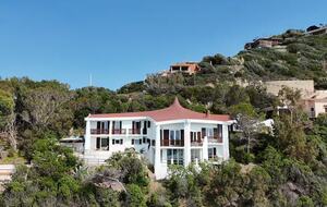 Timeless Seafront Hideaway in Torre delle Stelle - Torre Delle Stelle, Italy