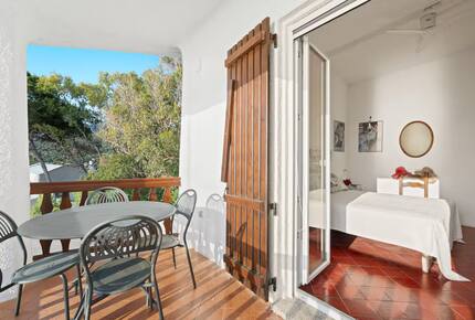 Timeless Seafront Hideaway in Torre delle Stelle - Torre Delle Stelle, Italy