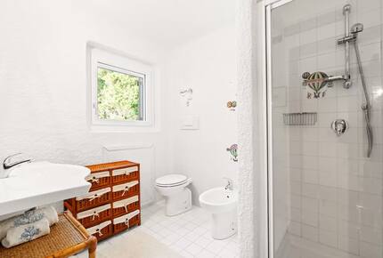 Timeless Seafront Hideaway in Torre delle Stelle - Torre Delle Stelle, Italy