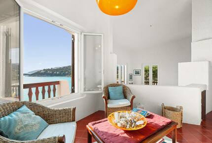 Timeless Seafront Hideaway in Torre delle Stelle - Torre Delle Stelle, Italy