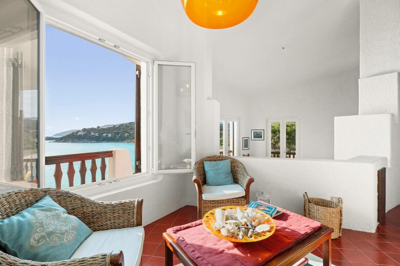 Timeless Seafront Hideaway in Torre delle Stelle - Torre Delle Stelle, Italy