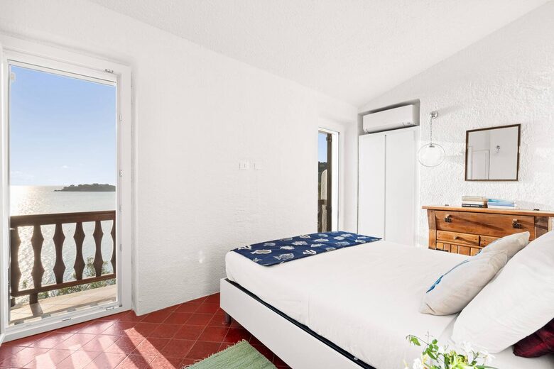 Timeless Seafront Hideaway in Torre delle Stelle - Torre Delle Stelle, Italy