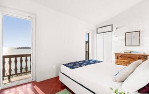 Timeless Seafront Hideaway in Torre delle Stelle - Torre Delle Stelle, Italy