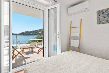 Timeless Seafront Hideaway in Torre delle Stelle - Torre Delle Stelle, Italy