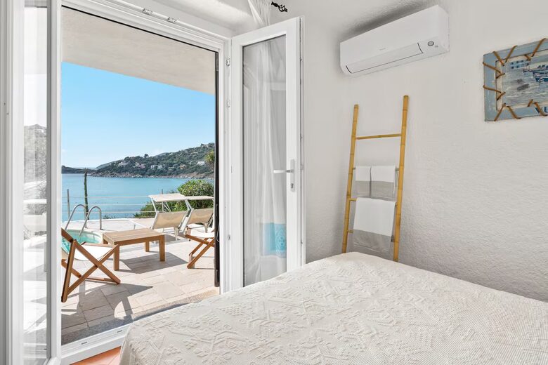 Timeless Seafront Hideaway in Torre delle Stelle - Torre Delle Stelle, Italy