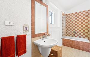 Timeless Seafront Hideaway in Torre delle Stelle - Torre Delle Stelle, Italy