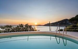 Timeless Seafront Hideaway in Torre delle Stelle - Torre Delle Stelle, Italy