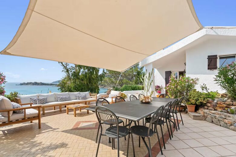 Timeless Seafront Hideaway in Torre delle Stelle - Torre Delle Stelle, Italy