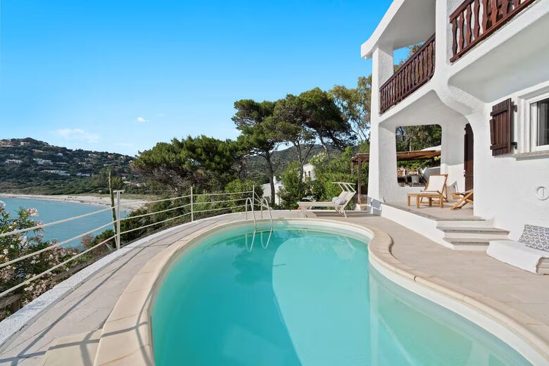 Timeless Seafront Hideaway in Torre delle Stelle - Torre Delle Stelle, Italy