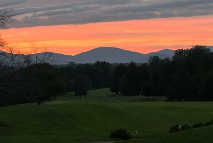Luxury Private Charlottesville Golf Retreat with Blue Ridge Mountain Views. - Charlottesville, Virginia
