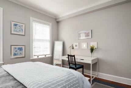 The Anchored Stay - Annapolis, Maryland