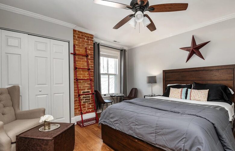 The Anchored Stay - Annapolis, Maryland