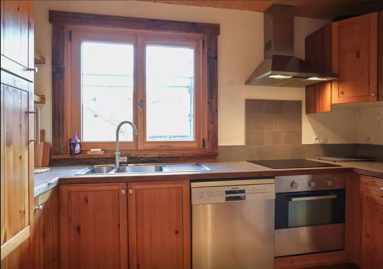 Warm Modern Escape in Scenic Les Bossons - Les Bossons, Chamonix, France