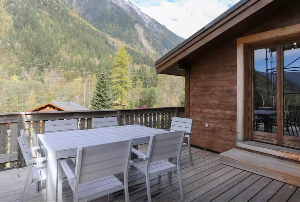 Warm Modern Escape in Scenic Les Bossons - Les Bossons, Chamonix, France