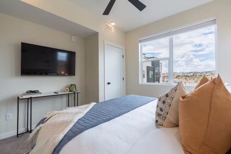 Luxury Retreat Near Desert Color Lagoon - St. George, Utah