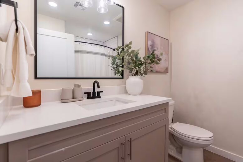 Luxury Retreat Near Desert Color Lagoon - St. George, Utah