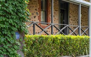 Beautifully elevated and astonishingly stylish Adelaide Home - Adelaide, Australia