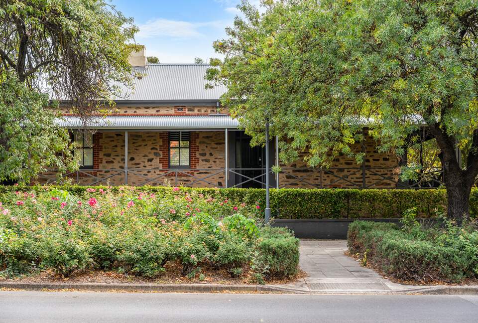 Beautifully elevated and astonishingly stylish Adelaide Home - Adelaide, Australia