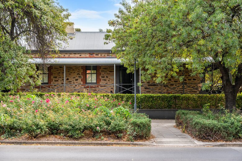 Beautifully elevated and astonishingly stylish Adelaide Home - Adelaide, Australia