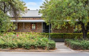 Beautifully elevated and astonishingly stylish Adelaide Home - Adelaide, Australia