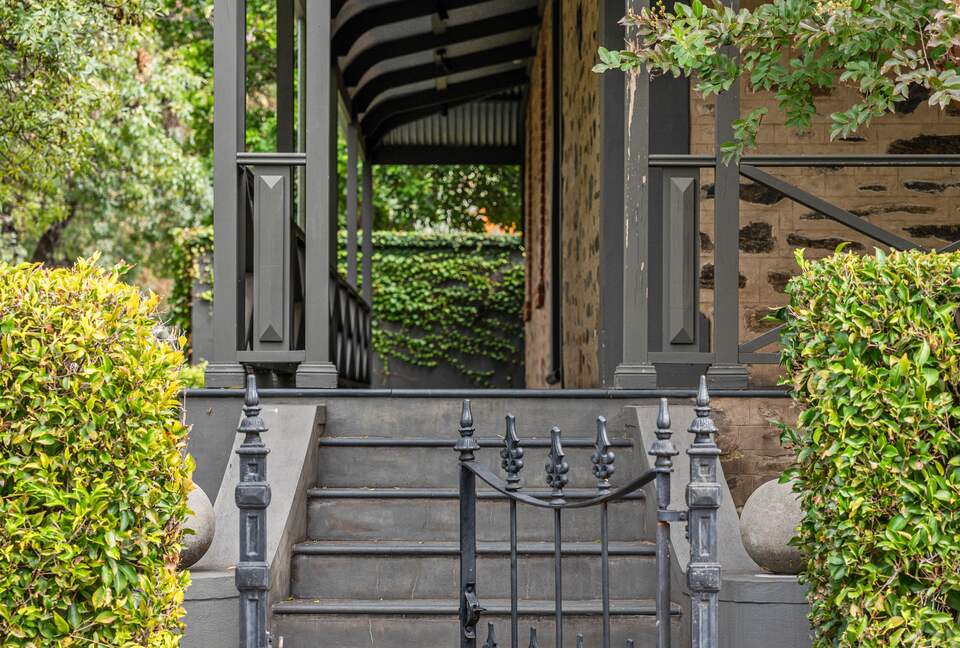 Beautifully elevated and astonishingly stylish Adelaide Home - Adelaide, Australia