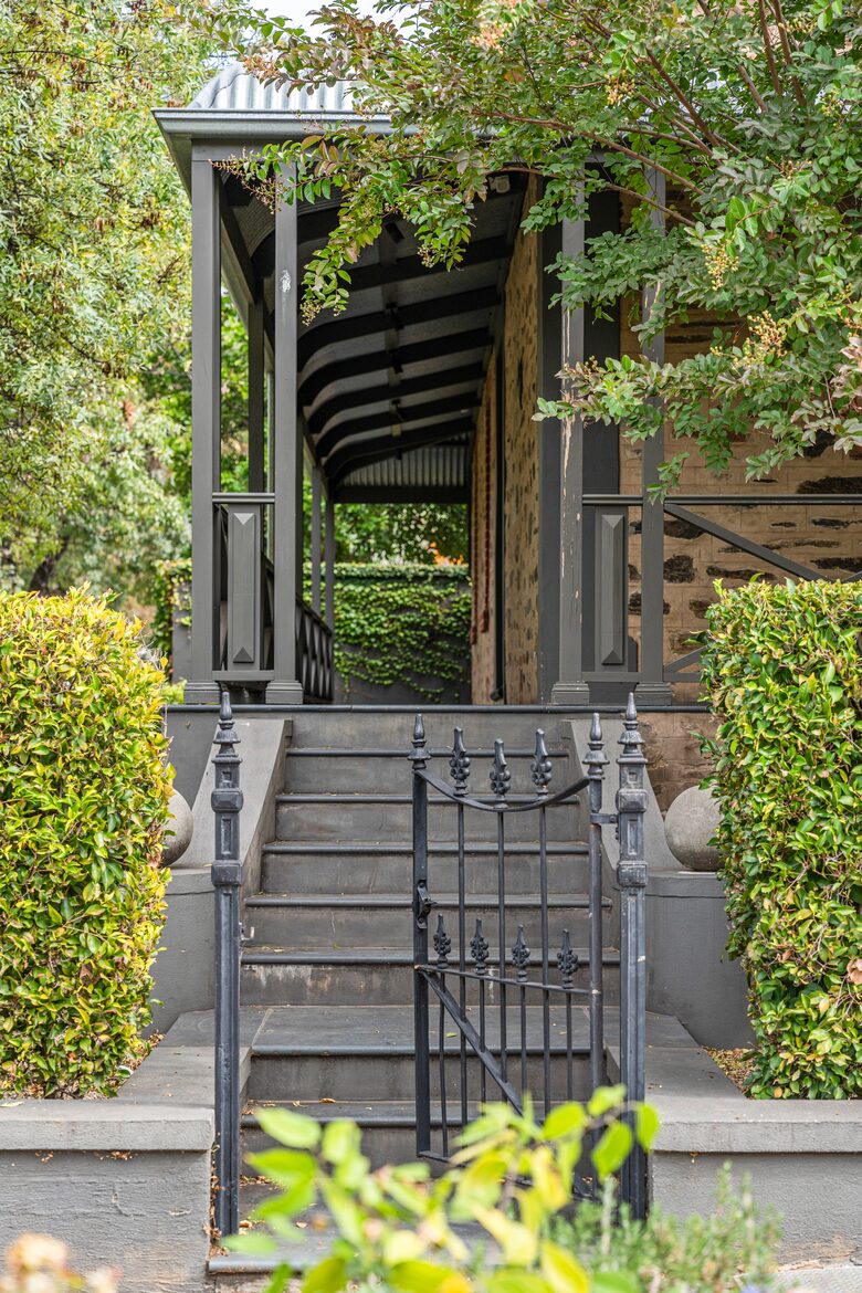 Beautifully elevated and astonishingly stylish Adelaide Home - Adelaide, Australia