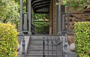 Beautifully elevated and astonishingly stylish Adelaide Home - Adelaide, Australia