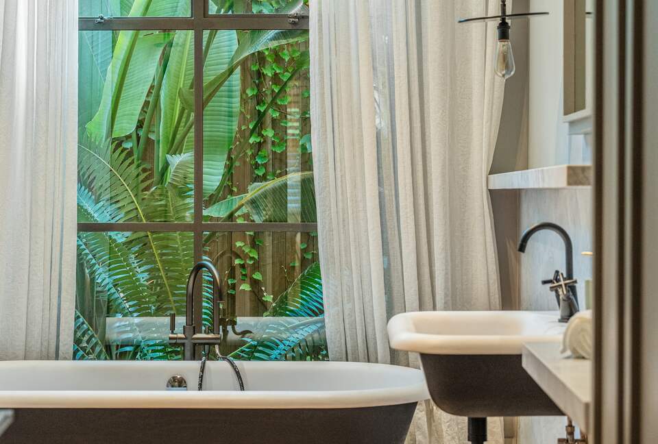 Beautifully elevated and astonishingly stylish Adelaide Home - Adelaide, Australia